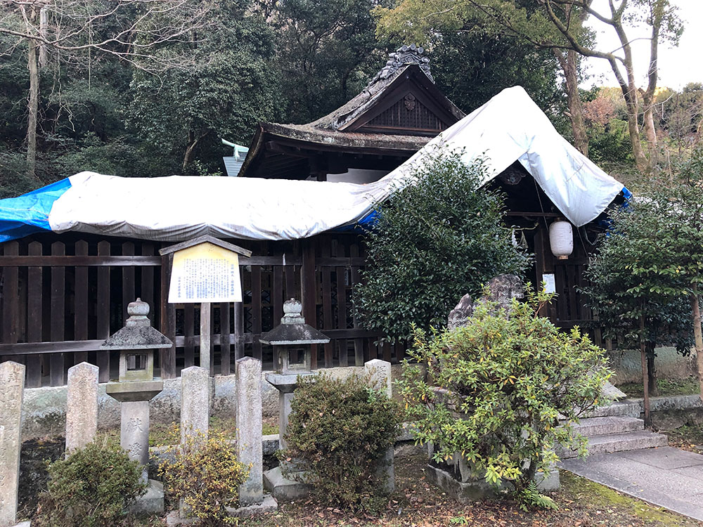 師匠と初詣　蝉丸神社